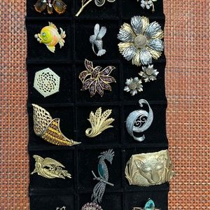 Vintage brooch lot